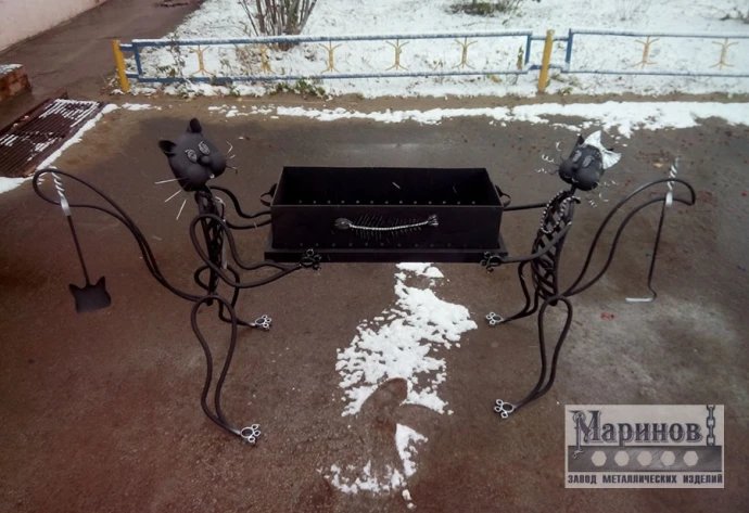 Декоративный металлический мангал с фигурами котов и длинными изогнутыми хвостами М-12 — фото 1