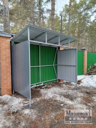 Металлический навес контейнерной площадки с боковыми панелями и треугольными подкосами Н-38