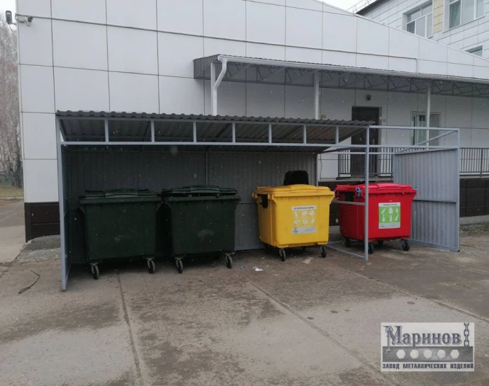 Протяжённый металлический навес мусорных контейнеров с задними и боковыми панелями Н-39 — фото 1