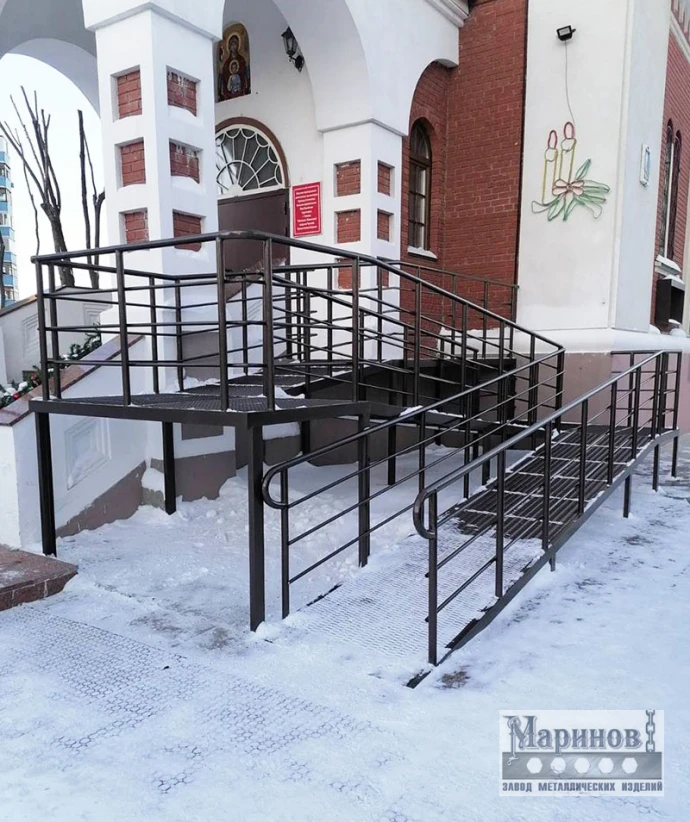 Металлический каркас входной группы с лестницей, пандусом и площадкой Л-26 — фото 1