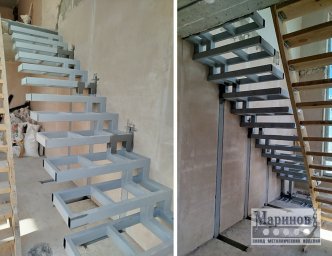 Металлический каркас лестницы на центральной опоре с поворотной частью Л-30