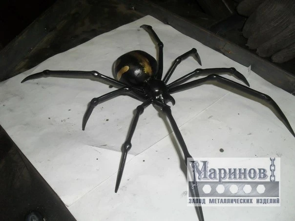 Декоративный металлический паук с длинными лапами и золотистыми акцентами Д-18 — фото 1
