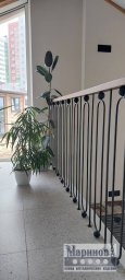 Металлическое ограждение площадки с вытянутыми петлями и круглыми деталями П-79