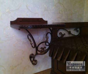 Металлический кронштейн настенной полки с завитками и листьями Д-10