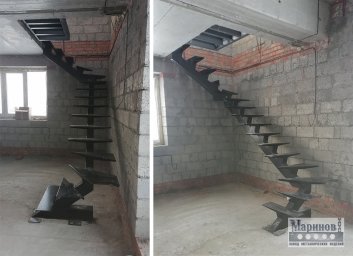Металлический каркас поворотной лестницы с центральной ступенчатой опорой Л-14