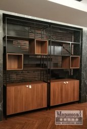 Металлический стеллаж с деревянными тумбами и квадратными нишами Д-1
