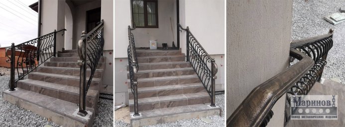Кованые перила крыльца с выпуклыми балясинами и верхними завитками ПУ-4