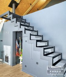 Металлический каркас лестницы с зигзагообразными боковыми элементами Л-28